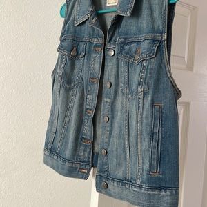 Jean Vest